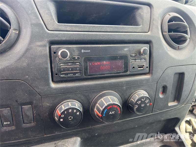 Renault Master Camion Benne Dump Truck (Inoperable) شاحنات قلابة