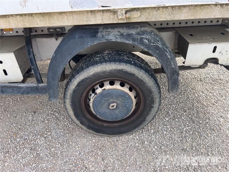 Renault Master Camion Benne Dump Truck (Inoperable) شاحنات قلابة