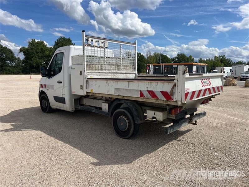 Renault Master Camion Benne Dump Truck (Inoperable) شاحنات قلابة