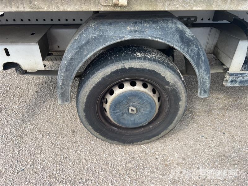Renault Master Camion Benne Dump Truck (Inoperable) شاحنات قلابة