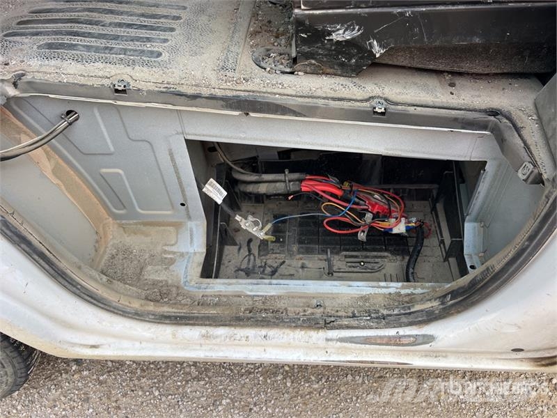Renault Master Camion Benne Dump Truck (Inoperable) شاحنات قلابة