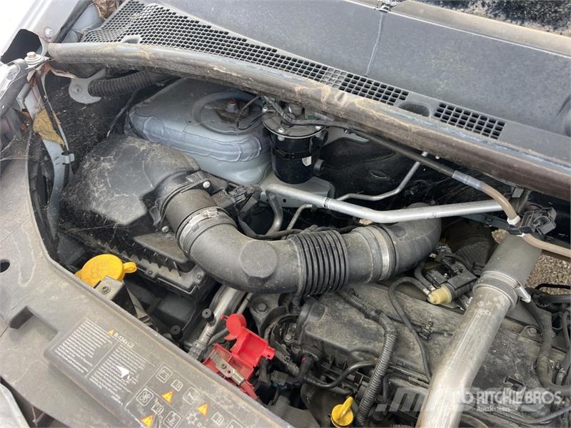 Renault Master Camion Benne Dump Truck (Inoperable) شاحنات قلابة