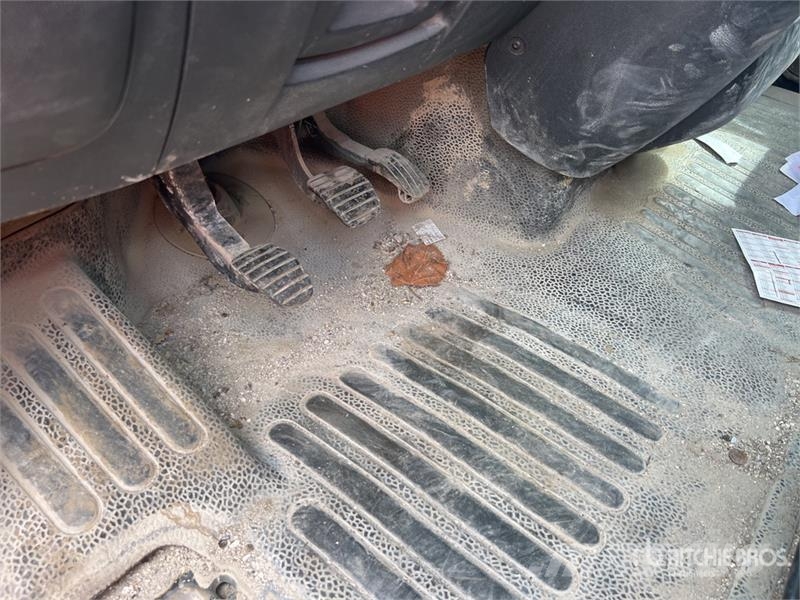 Renault Master Camion Benne Dump Truck (Inoperable) شاحنات قلابة