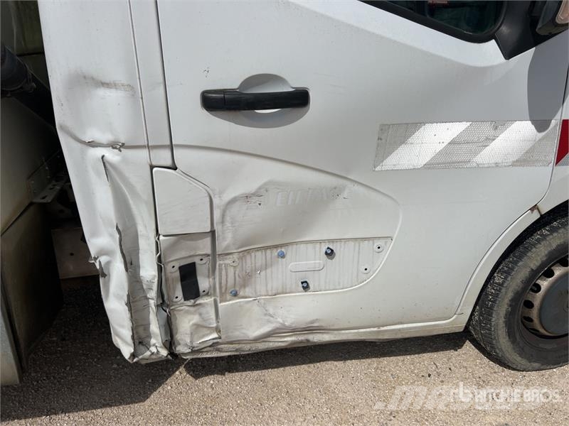 Renault Master Camion Benne Dump Truck (Inoperable) شاحنات قلابة