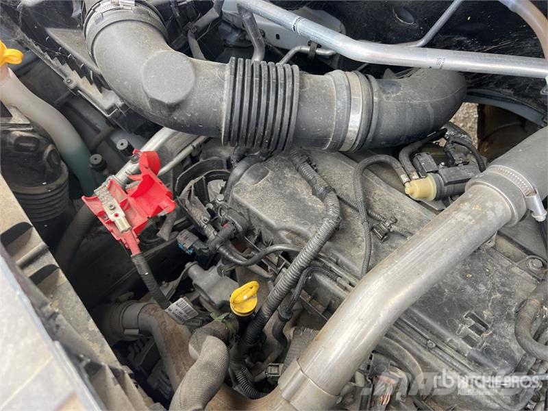 Renault Master Camion Benne Dump Truck (Inoperable) شاحنات قلابة