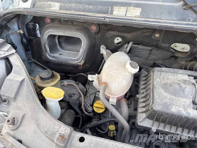 Renault Master dCi 100 4x2 Camion Benne Dump Truck Pašizgāzējs