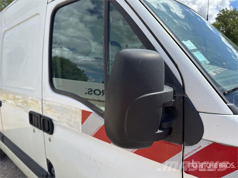 Renault Master dCi 120 Vehicule Utilitaire Cargo Van (Inop Furgonetas /Furgón