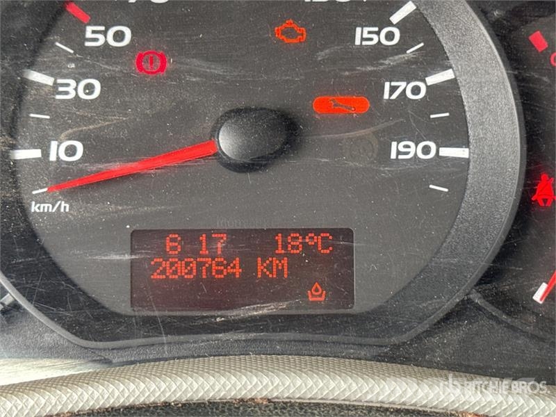 Renault Master dCi 125 Vehicule Utilitaire Cargo Van Transporterek