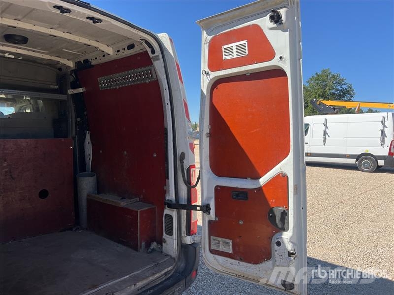 Renault Master dCi 125 Vehicule Utilitaire Cargo Van Furgonetas /Furgón