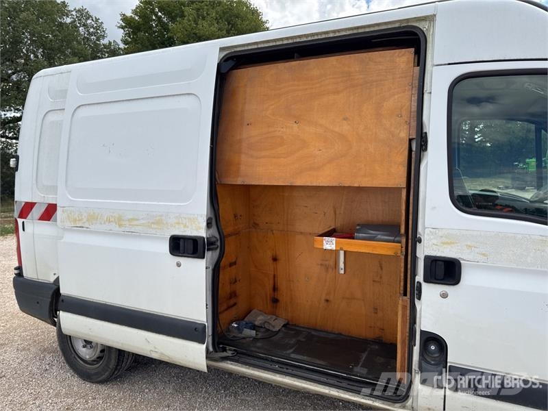 Renault Master DCI120 Vehicule Utilitaire Cargo Van (Inope شاحنة مقفلة