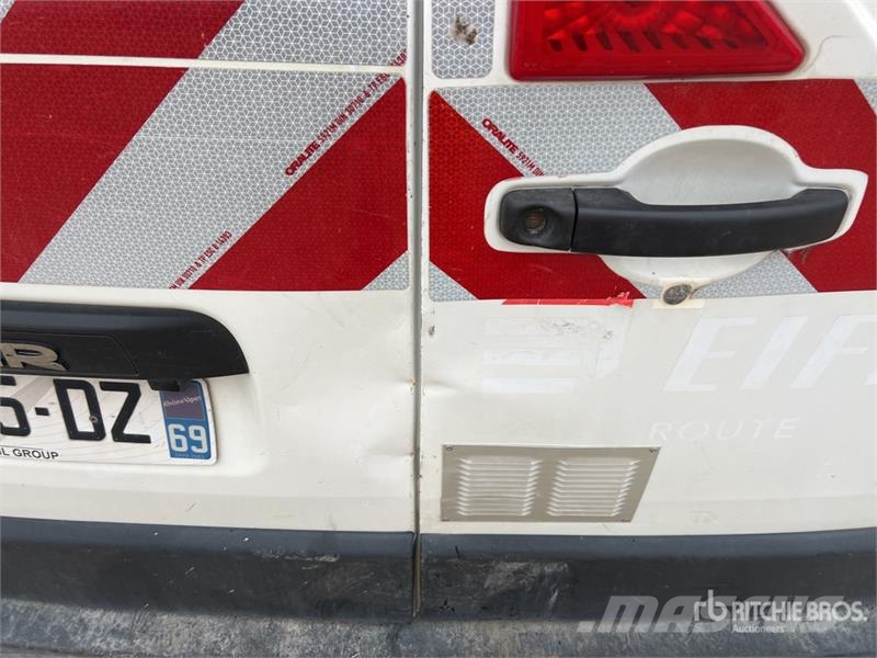 Renault Master dCi125 Vehicule Utilitaire Cargo Van شاحنة مقفلة