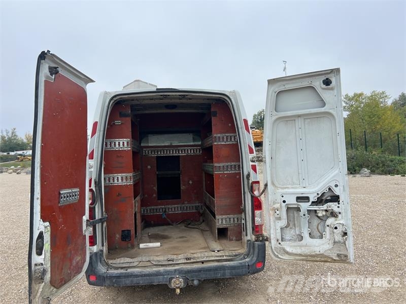 Renault Master dCi125 Vehicule Utilitaire Cargo Van شاحنة مقفلة