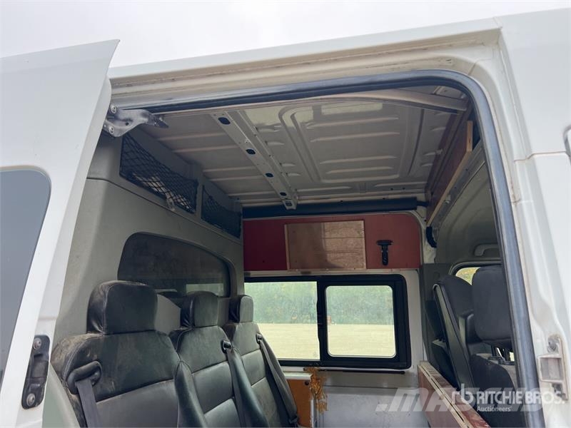 Renault Master dCi125 Vehicule Utilitaire Cargo Van شاحنة مقفلة
