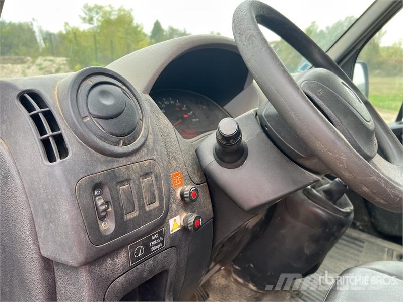Renault Master dCi125 Vehicule Utilitaire Cargo Van شاحنة مقفلة