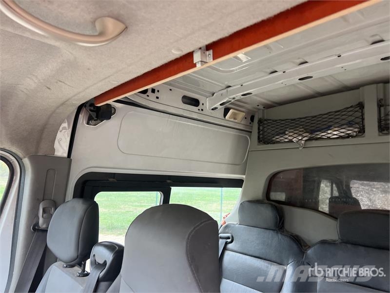 Renault Master dCi125 Vehicule Utilitaire Cargo Van شاحنة مقفلة