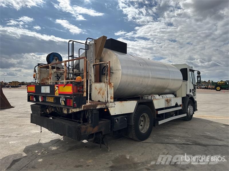 Renault Mauguin Repandeuse 9000 L on Renault Premium 320 タンカートラック