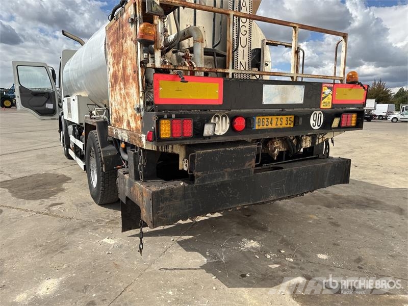 Renault Mauguin Repandeuse 9000 L on Renault Premium 320 タンカートラック