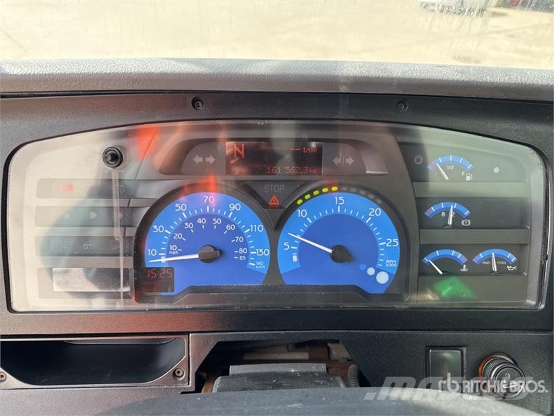 Renault Mauguin Repandeuse 9000 L on Renault Premium 320 タンカートラック