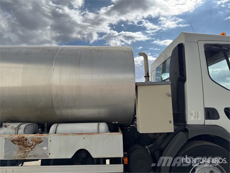 Renault Mauguin Repandeuse 9000 L on Renault Premium 320 タンカートラック