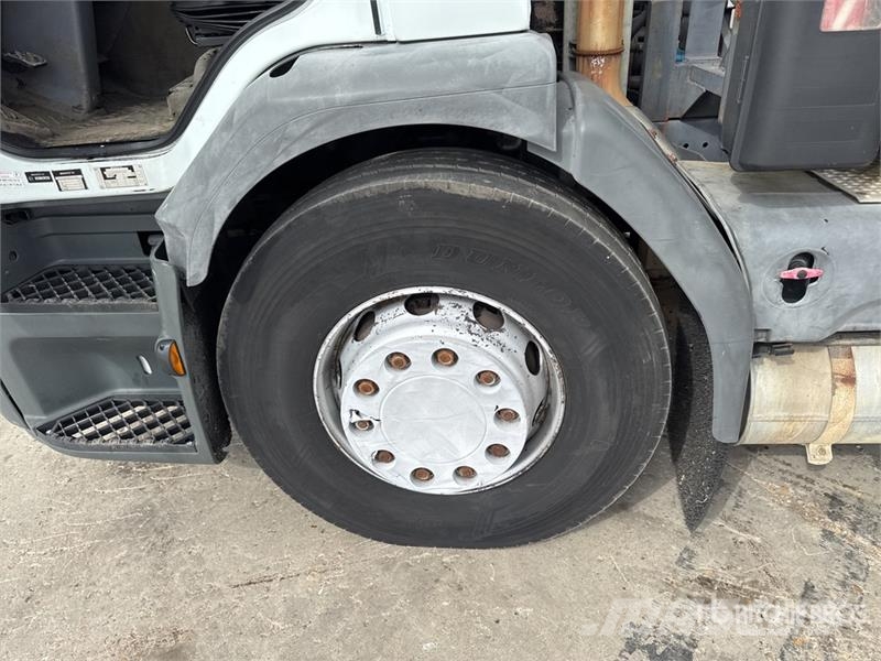 Renault Mauguin Repandeuse 9000 L on Renault Premium 320 タンカートラック