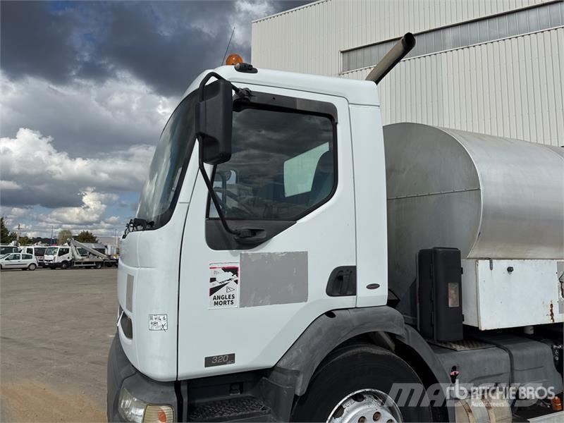 Renault Mauguin Repandeuse 9000 L on Renault Premium 320 タンカートラック