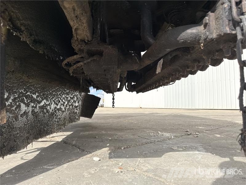 Renault Mauguin Repandeuse 9000 L on Renault Premium 320 タンカートラック