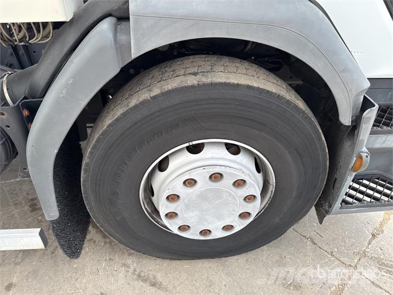 Renault Mauguin Repandeuse 9000 L on Renault Premium 320 タンカートラック