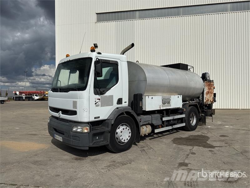Renault Mauguin Repandeuse 9000 L on Renault Premium 320 タンカートラック