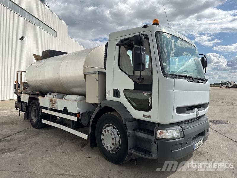 Renault Mauguin Repandeuse 9000 L on Renault Premium 320 タンカートラック