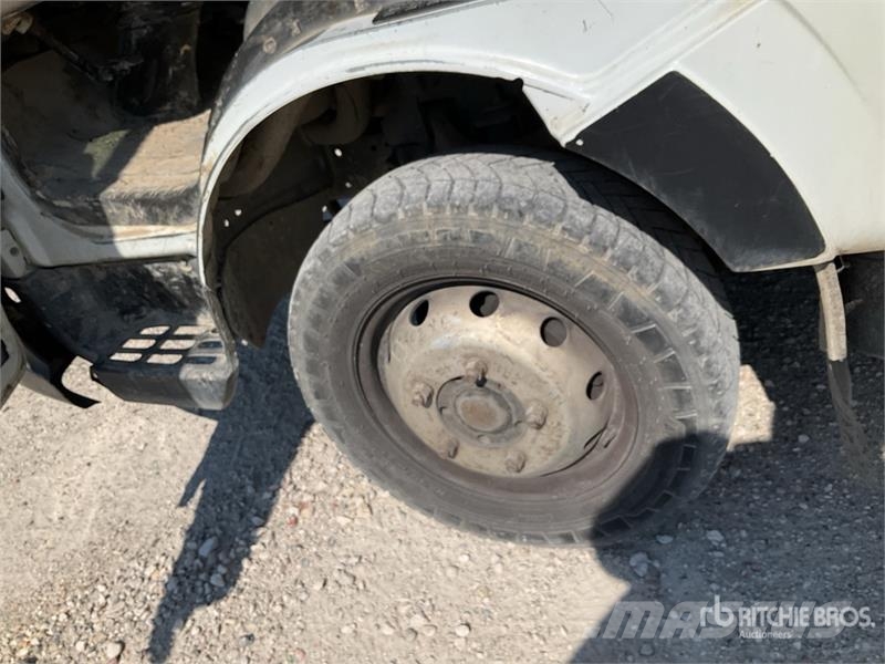 Renault Maxity 130DXI 4x2 Crew Cab Camion Benne Dump Truck Kipper