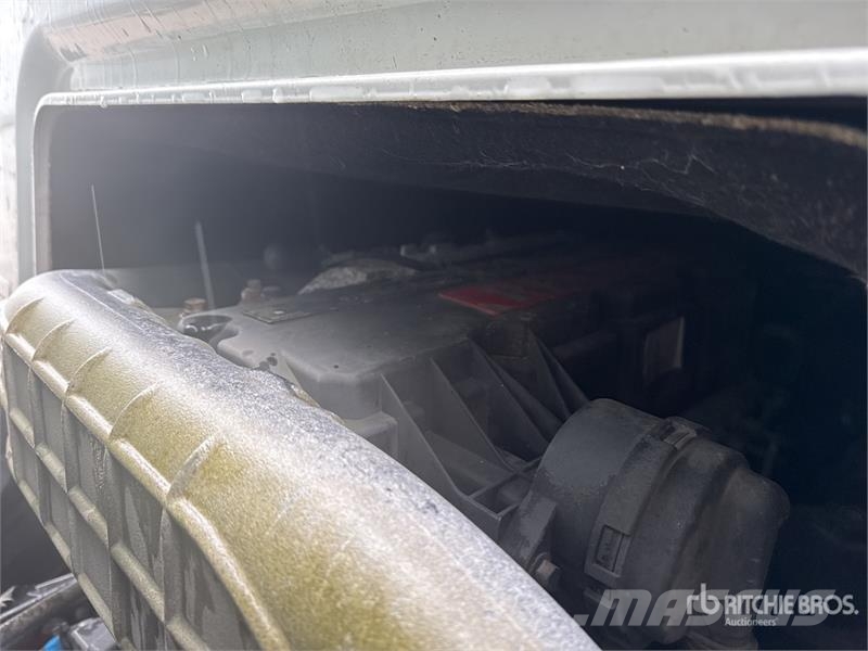 Renault Midlum 220 DXi 4x2 Van Truck Camiones caja cerrada