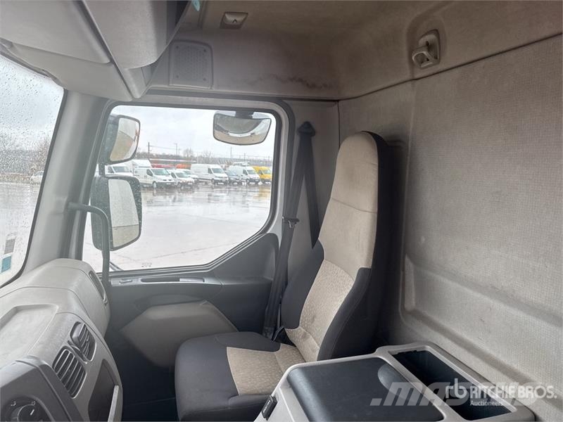 Renault Midlum 220 DXi 4x2 Van Truck Camiones caja cerrada