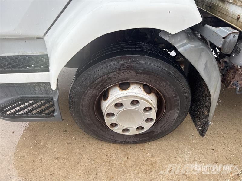 Renault Midlum 220 DXi 4x2 Van Truck Camiones caja cerrada