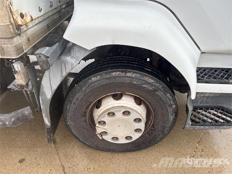 Renault Midlum 220 DXi 4x2 Van Truck Camiones caja cerrada