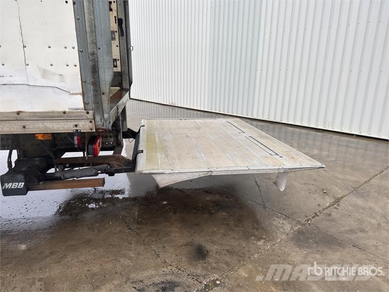 Renault Midlum 220 DXi 4x2 Van Truck Camiones caja cerrada