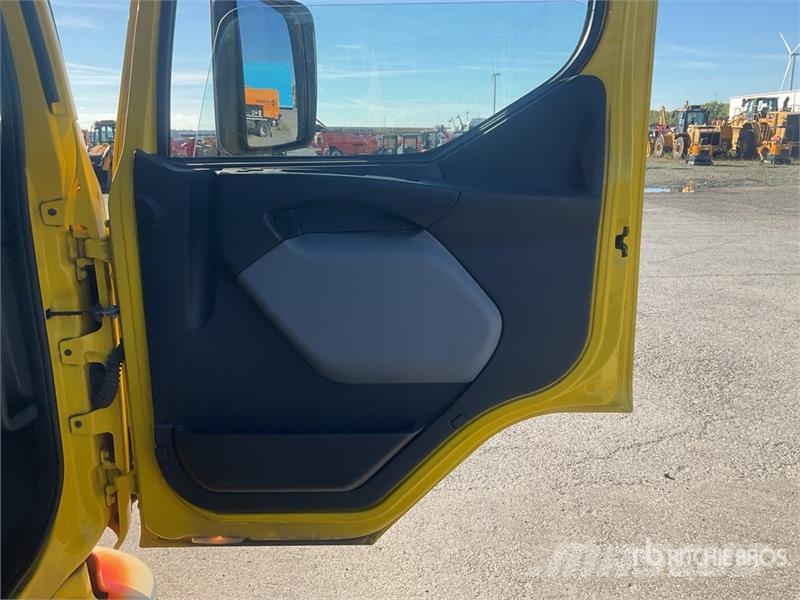 Renault Midlum 4x2 with Crane Tow Truck Bergungsfahrzeuge