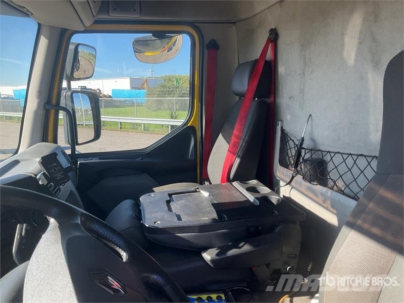 Renault Midlum 4x2 with Crane Tow Truck Bergungsfahrzeuge