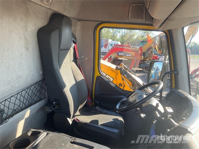 Renault Midlum 4x2 with Crane Tow Truck Bergungsfahrzeuge