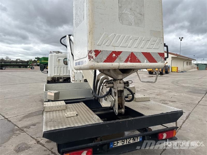 Renault MT 202 20 m on Renault Maxity 120 DXi 4x2 Camion N Camion nacelle