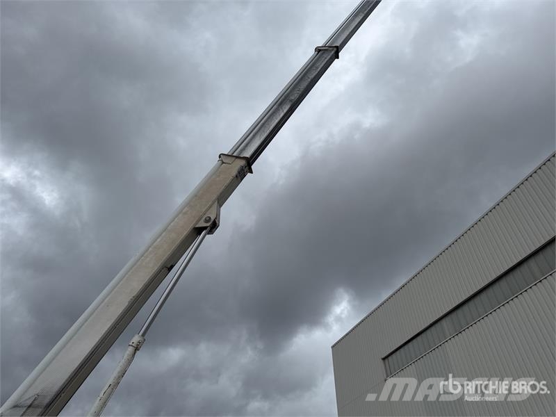 Renault MT 202 20 m on Renault Maxity 120 DXi 4x2 Camion N Camion nacelle