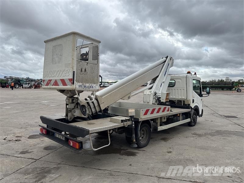 Renault MT 202 20 m on Renault Maxity 120 DXi 4x2 Camion N Camion nacelle