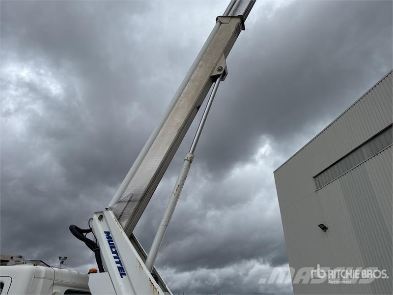 Renault MT 202 20 m on Renault Maxity 120 DXi 4x2 Camion N Camion nacelle
