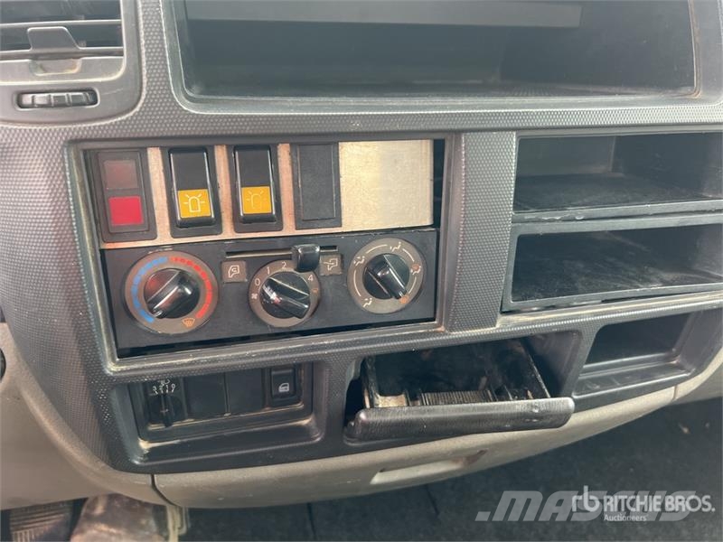 Renault MT182AZ 18 m on Renault F241 Camion Nacelle Bucket Avtokošare