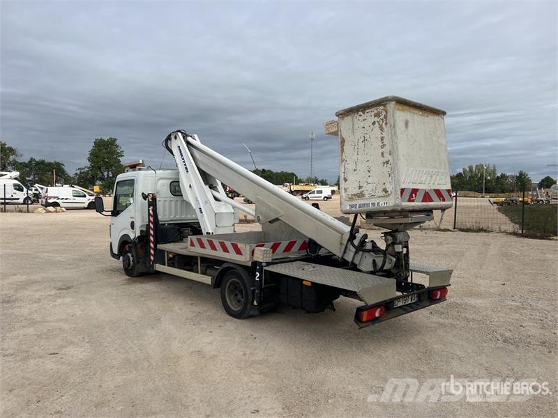 Renault MT182AZ 18 m on Renault F241 Camion Nacelle Bucket Avtokošare
