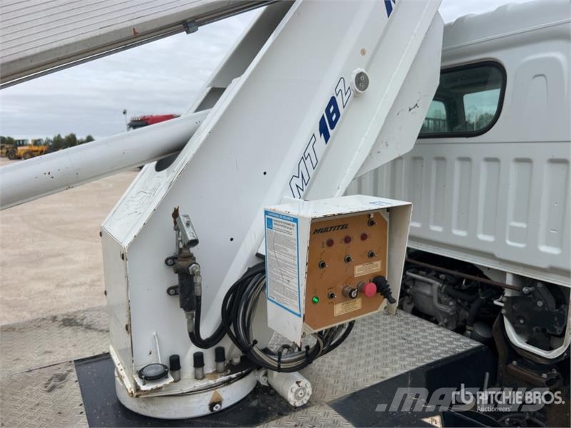 Renault MT182AZ 18 m on Renault F241 Camion Nacelle Bucket Avtokošare