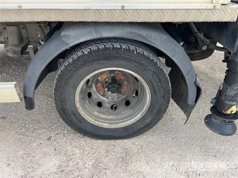 Renault MT182AZ 18 m on Renault F241 Camion Nacelle Bucket Avtokošare
