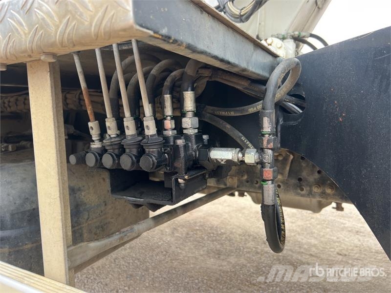Renault MT182AZ 18 m on Renault F241 Camion Nacelle Bucket Avtokošare