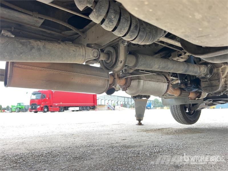 Renault MT182AZ 18 m on Renault F241 Camion Nacelle Bucket Avtokošare