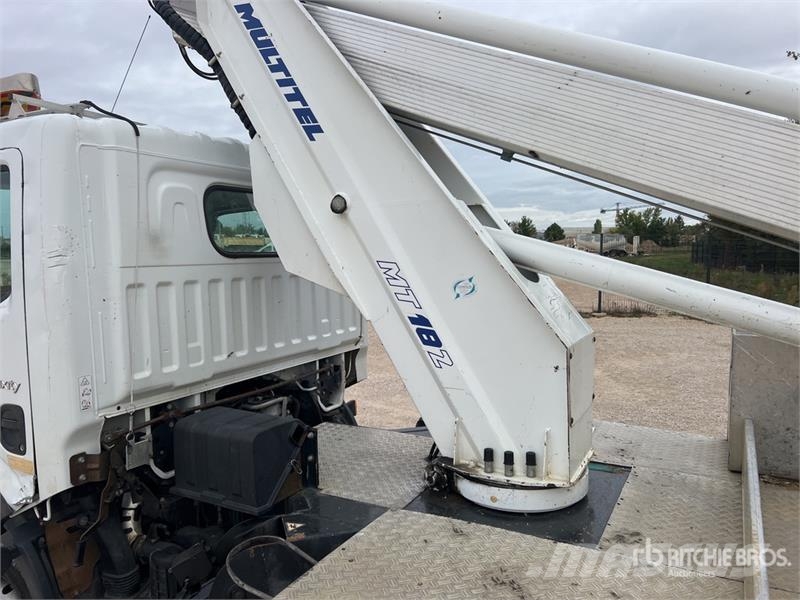 Renault MT182AZ 18 m on Renault F241 Camion Nacelle Bucket Avtokošare