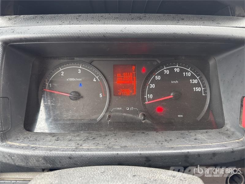 Renault MT202 20 m on Renault Maxity 120 DXi 4x2 Camion Na Autoplošiny